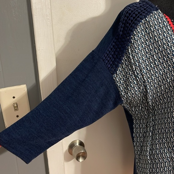 Signature Studio designed long 3/4 length sleeve shirt. Size large. - Picture 4 of 7